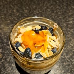 Honey and almond flakes overnight oats A picture of Honey and almond flakes overnight oats.