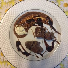 A picture of Petit medalhões de filet mignon com molho especial.