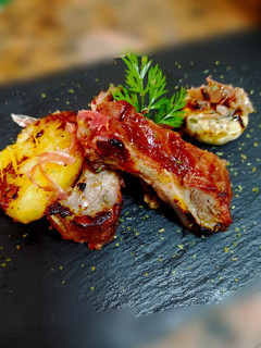 Foto principal de Costillas de cerdo a la cerveza y salsa barbacoa
