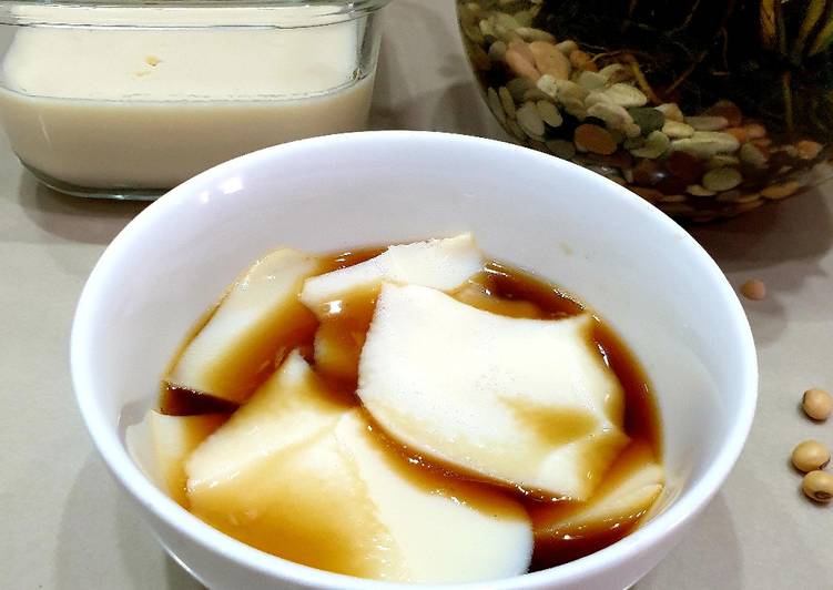 Kembang tahu atau tau huay atau tofu pudding