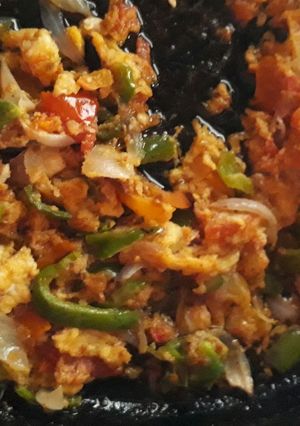 A picture of Fried egg with veggies.