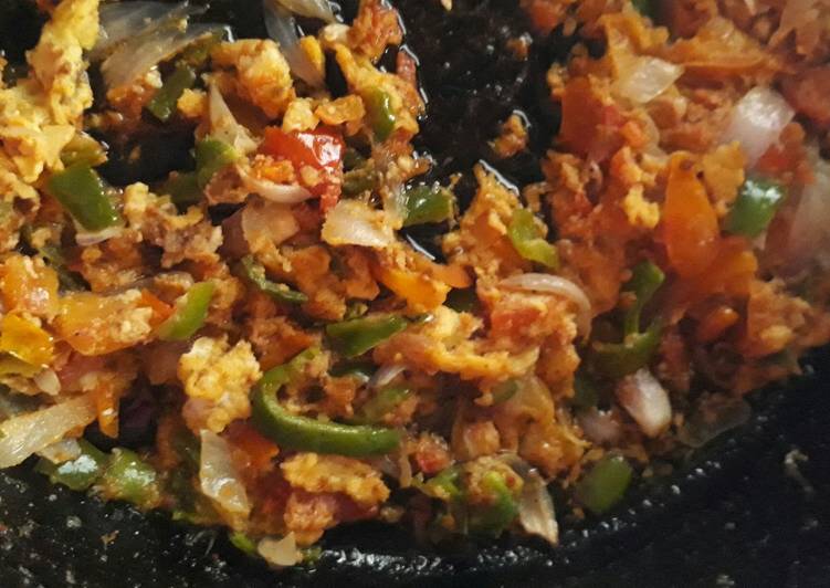 Fried egg with veggies