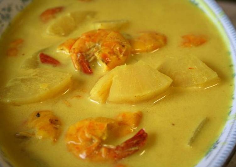 Recipe of Homemade Prawn &amp; Pineapple cooked in Coconut Sauce