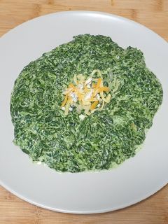 Una foto de Espinacas en salsa cuatro quesos