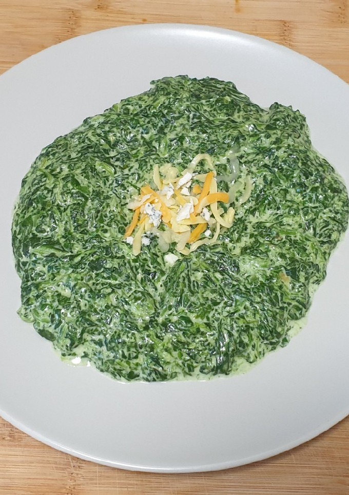 Una foto de Espinacas en salsa cuatro quesos