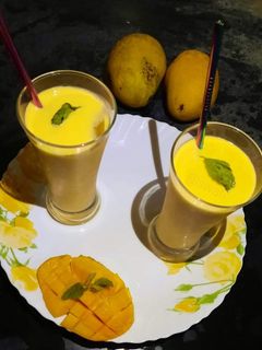 ম্যাঙ্গো মিল্কশেক (mango milkshake recipe in Bengali) রেসিপির প্রধান ছবি