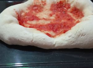 Una foto de Pizza a la piedra. Masa de 72 horas en frío con pliegue cada 24 hs