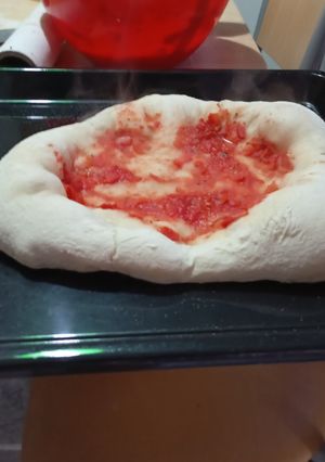 Una foto de Pizza a la piedra. Masa de 72 horas en frío con pliegue cada 24 hs