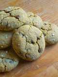 Biscotti vegani morbidi al pistacchio con gocce di cioccolato