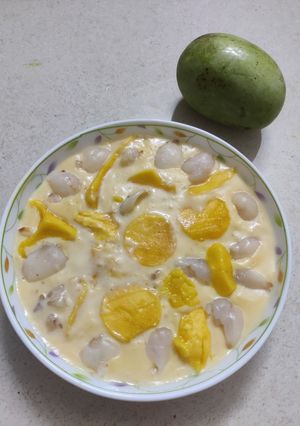 A picture of Mango litchi custard.