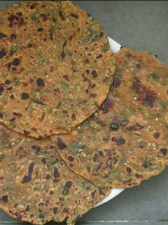 મેથીની ભાજીના થેપલા(Methi bhaji na Thepla Recipe in Gujarati) રેસીપી મુખ્ય ફોટો