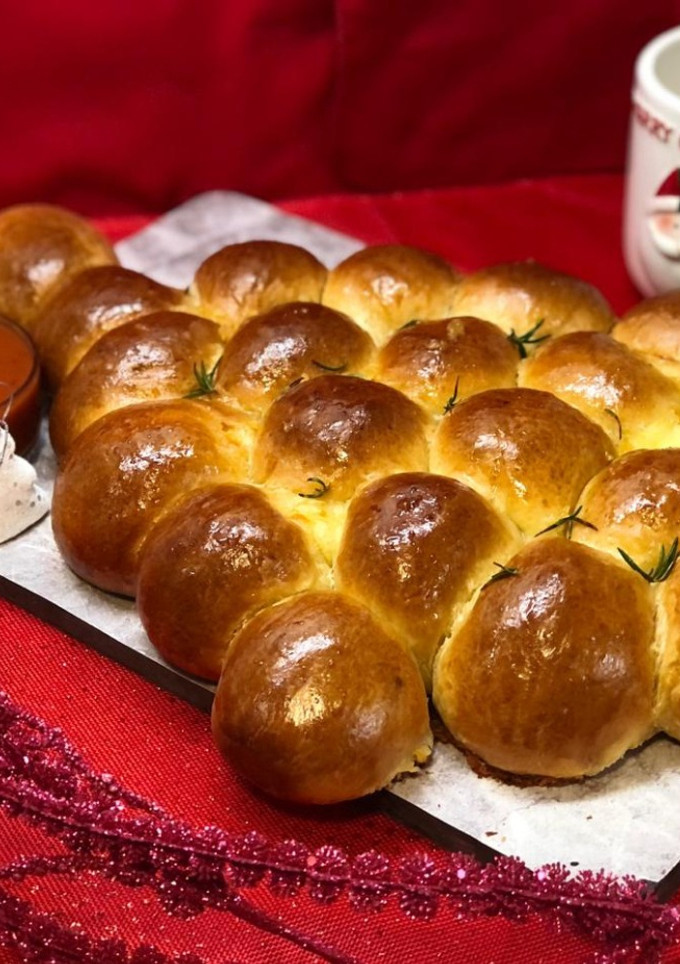 Una foto de 🎄Arbolito de Navidad, con pancitos rellenos de muzzarella🧀