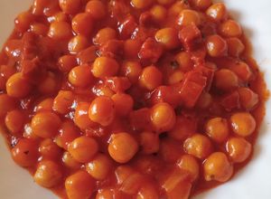 Foto principal de Garbanzos sofritos con chorizo y tomate