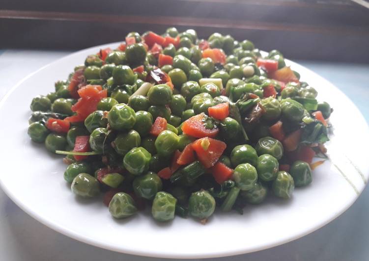 How to Winter To Try At Home Gajar matar ki ghugni