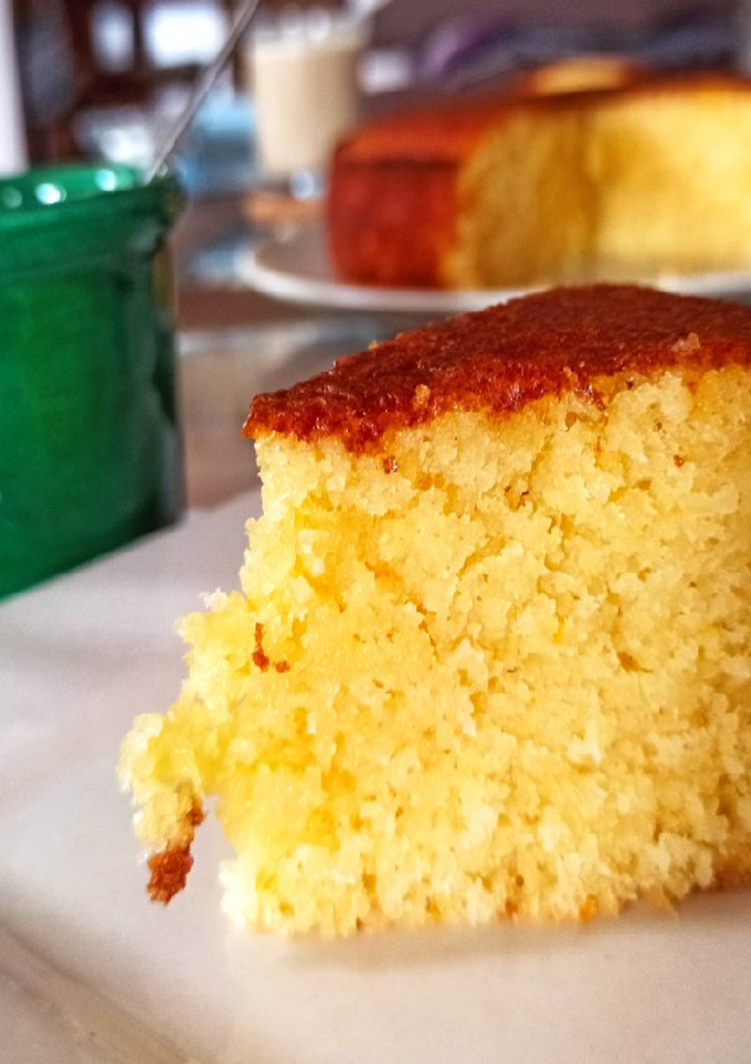 Una foto de Bizcocho húmedo de naranja y coco 🍊🥥