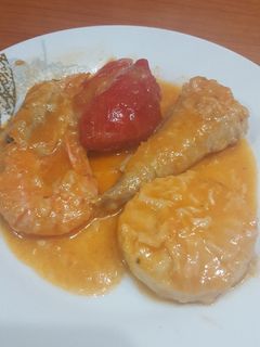 Una foto de Rape y pimiento de piquillo en salsa