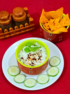 खीरा पुदीना योगर्ट डिप रेसिपी मुख्य फोटो