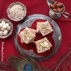 Makhana Oats Sukhdi A picture of Makhana Oats Sukhdi.