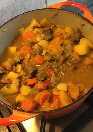 Une photo de Tajine de bœuf aux légumes pommes de terre abricots secs et citron confit