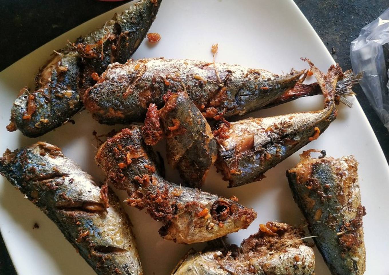 Ikan layang goreng bawang putih