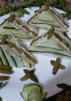 Une photo de Sandwich pain de mie mayonnaise -thon et cornichon