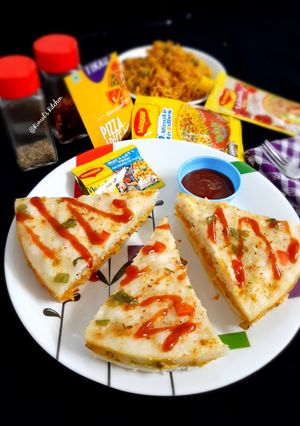 મસાલા મેગી પીઝા ઢોકળા (Masala Maggi Pizza Dhokla Recipe In Gujarati) રેસીપી મુખ્ય ફોટો