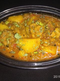 आलू वडी (Aloo Vadi recipe in Hindi) रेसिपी मुख्य फोटो
