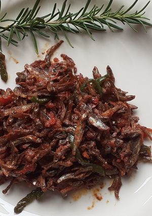 A picture of Silver fish tomatoe fry.