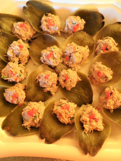 Una foto de HOJAS DE ALCACHOFAS RELLENAS CON ATÚN. JON STYLE