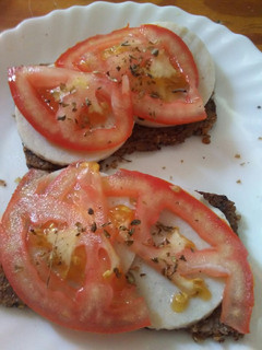 Una foto de Tostadas de pan negro