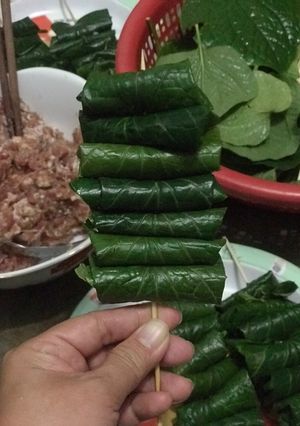 Hình của món Bò cuộn lá lốt.