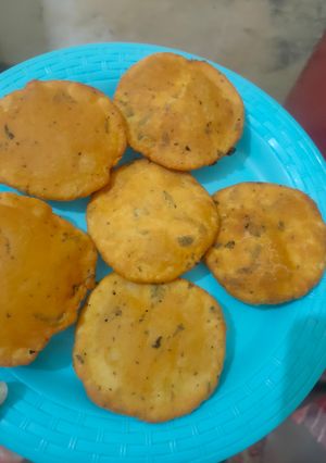 A picture of Homemade Mathri.
