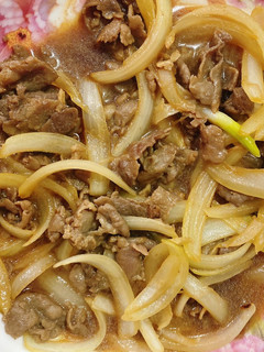 防疫菜單不重複~牛丼飯(洋蔥炒牛肉) 的食譜成品照片
