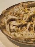 Tagliatelle di pistacchio con salsa tartufata bianca zest di limone e pepe di Sichuan