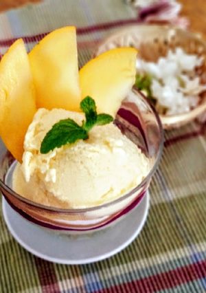 A picture of Mango ice cream.