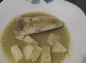 Una foto de Pescado sierra en caldo verde
