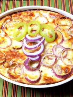 Lilahagymás sajtos bundás-zsemle🧀🥪 recept fotója