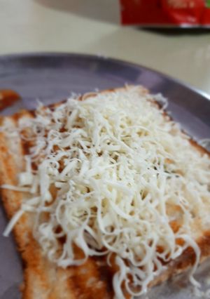 A picture of Alumutter spinach cheese sandwich.