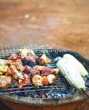 Gà nướng than và bắp nếp nướng than