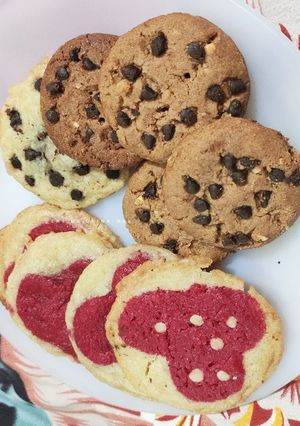 A picture of Chocolate Stuffed Cookies.