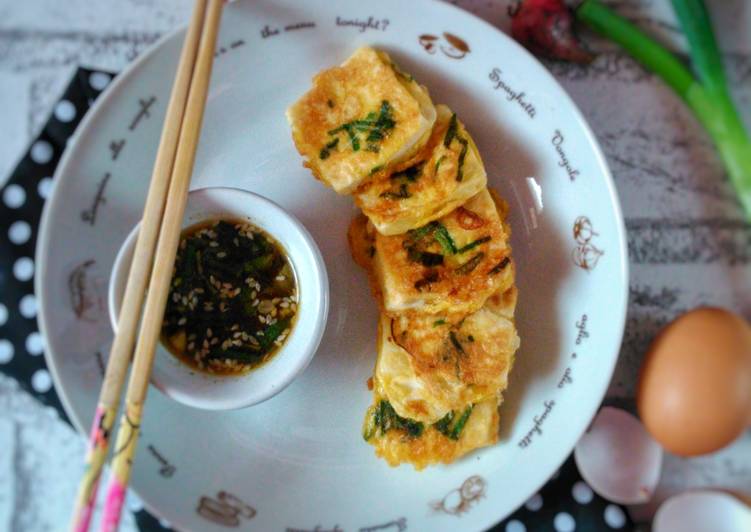 Pan Fried Tofu with Egg and Chieve