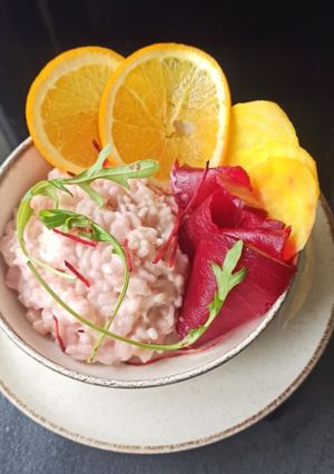 Une photo de Risotto au lait de coco betteraves rouge et jaune, orange