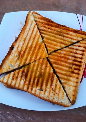 ઇટાલિયન સેન્ડવીચ (Italian Sendwich Recipe In Gujarati) રેસીપી મુખ્ય ફોટો