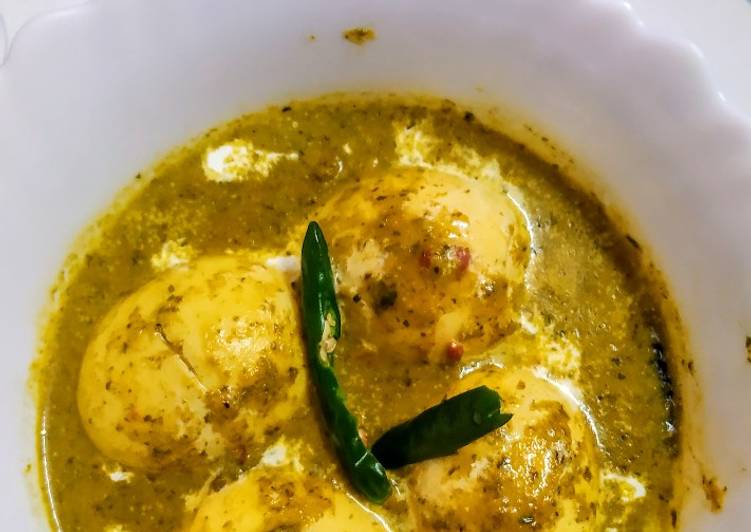 Simple Way to Prepare Any-night-of-the-week Egg in green gravy