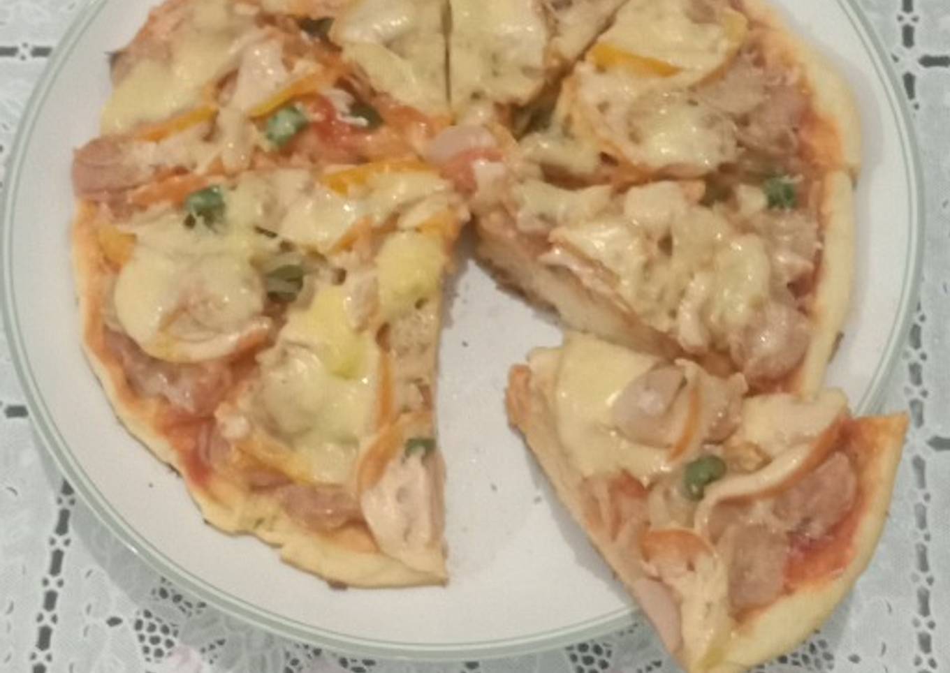 Pizza panggang lezzat.