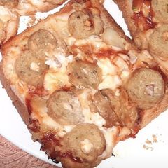 Chicken Sausage bread pizza A picture of Chicken Sausage bread pizza.