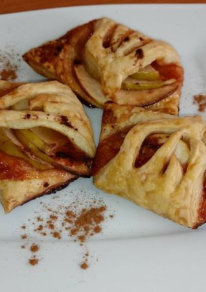 Foto principal de Hojaldre con manzana, mermelada y canela