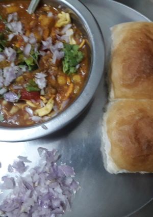 A picture of Usal misal.