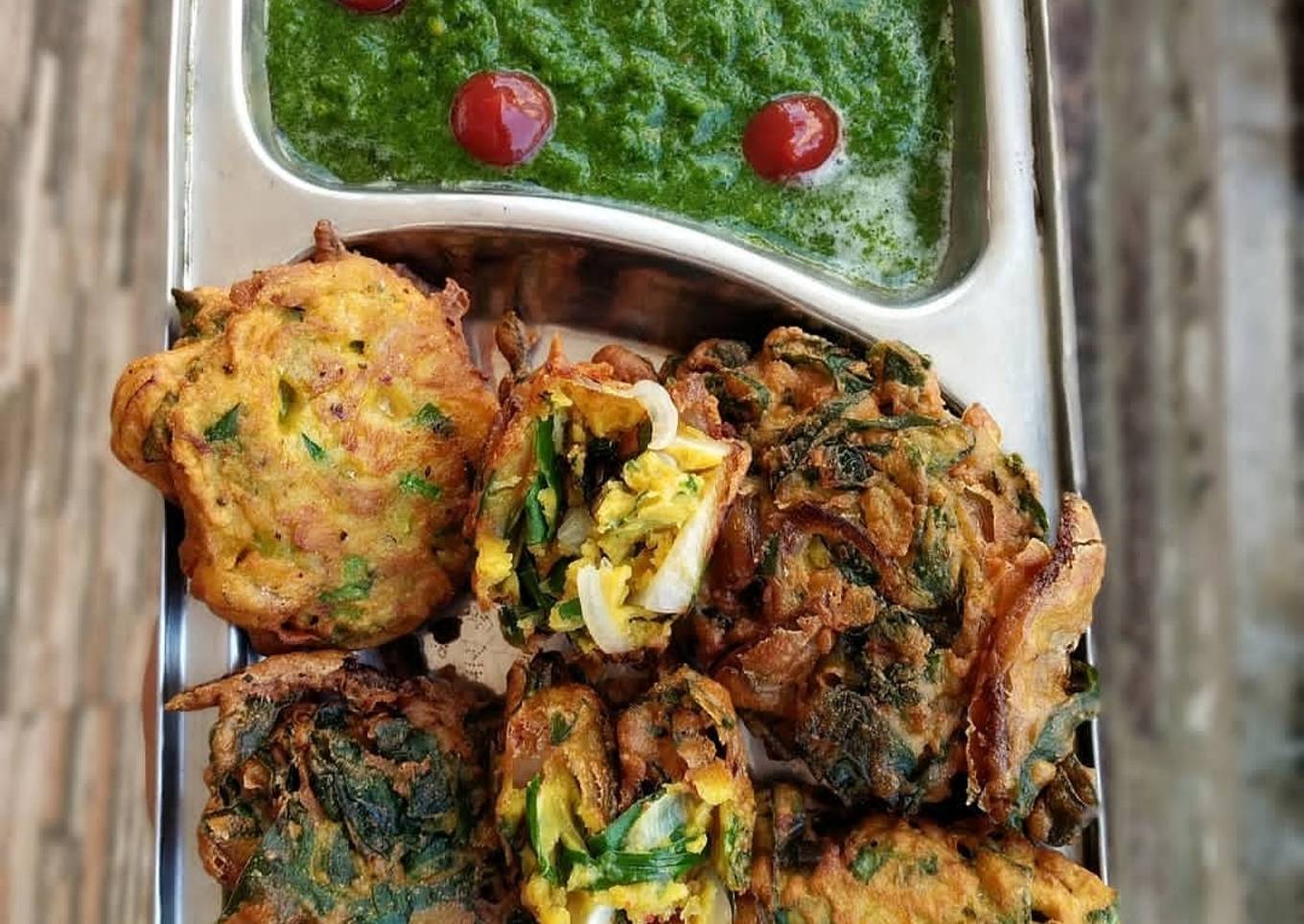 Palak hari pyaj pakode