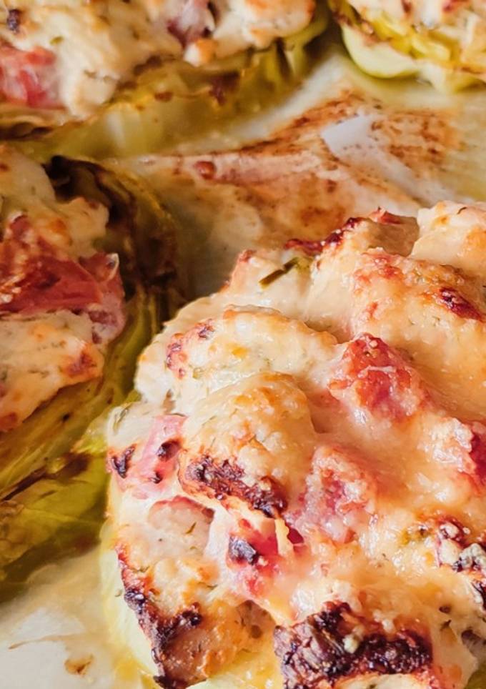Молода капуста запечена з курячим філе, томатами та сиром😋